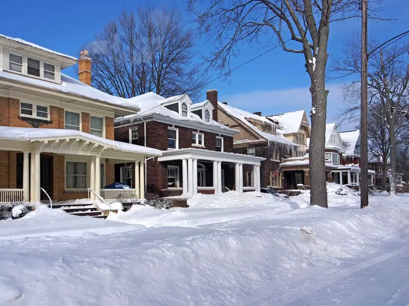 Common Winter Chimney Problems Homeowners Face (and How to Solve Them)