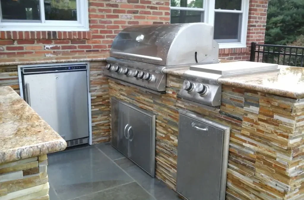 Homeowners Saving Energy with Outdoor Kitchens Explained